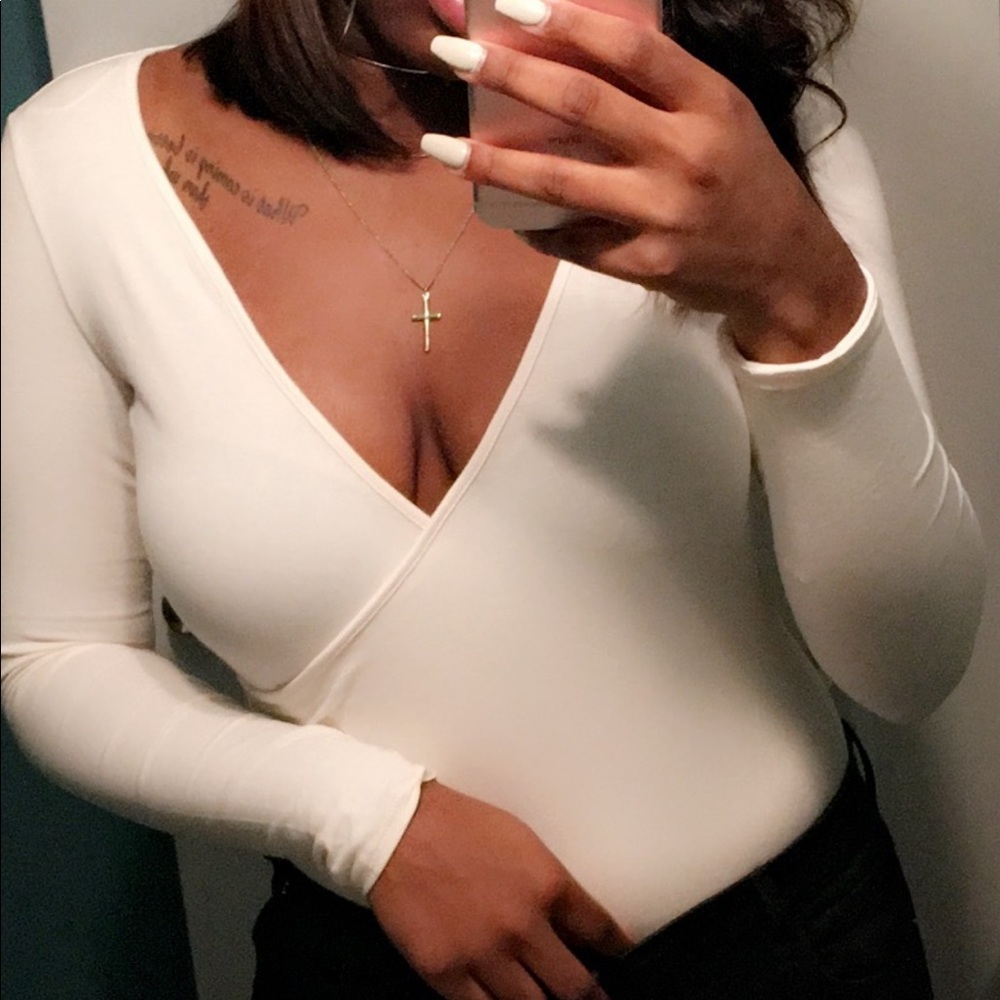 Creme long sleeved bodysuit ✨